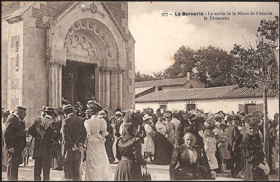Sortie de messe à La Bernerie