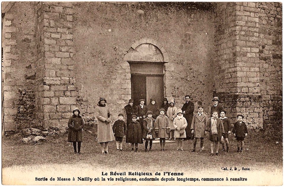 Sortie de messe à Nailly