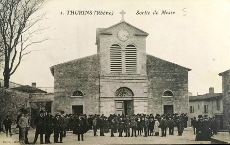 Sortie de messe à Thurins
