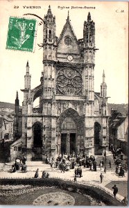 Sortie de messe à Vernon