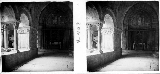Sota el claustre de la catedral de Girona photo