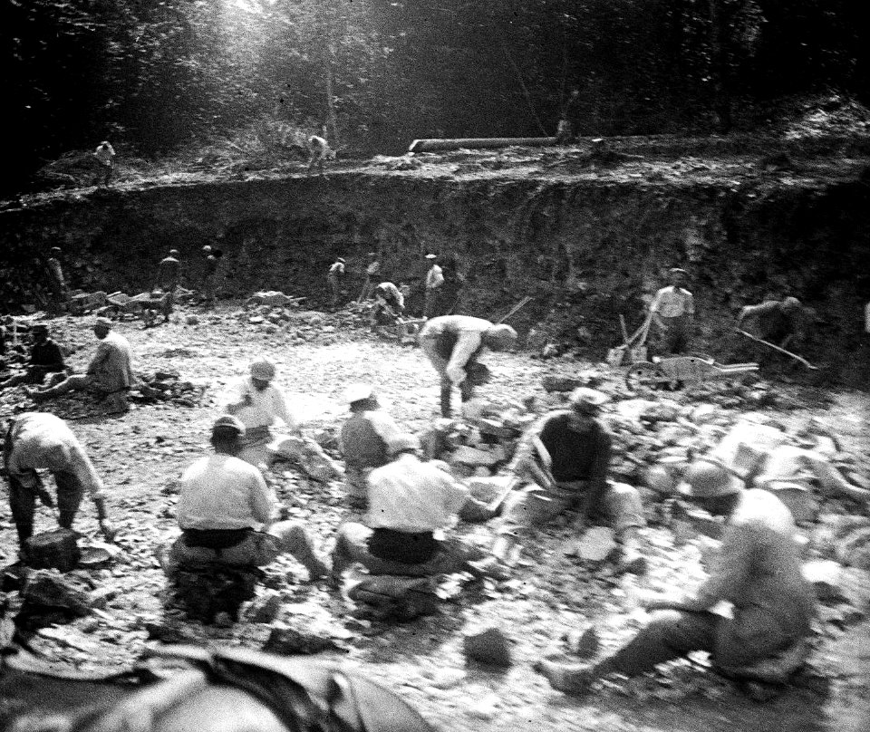Souilly. Prisonniers allemands - Fonds Berthelé - 49Fi447 (cropped)