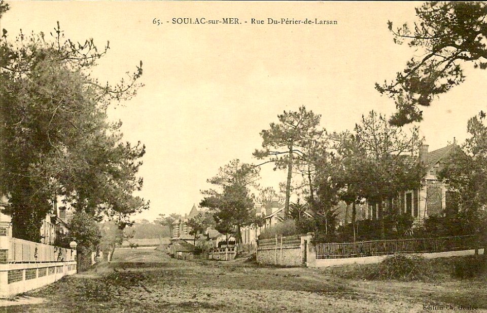 Soulac-sur-Mer - rue du Perier de Larsen 1