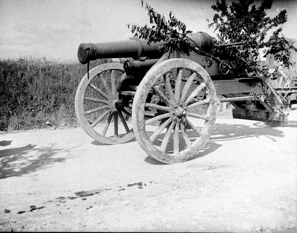 Souilly. Canon - Fonds Berthelé - 49Fi714 (cropped)