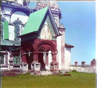 South porch of the Church of St. John Chrysostom (Prokudin-Gorsky) 02