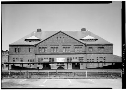 SOUTH ELEVATION WITH PASSENGER SHED IN FOREGROUND - New London Railroad Station