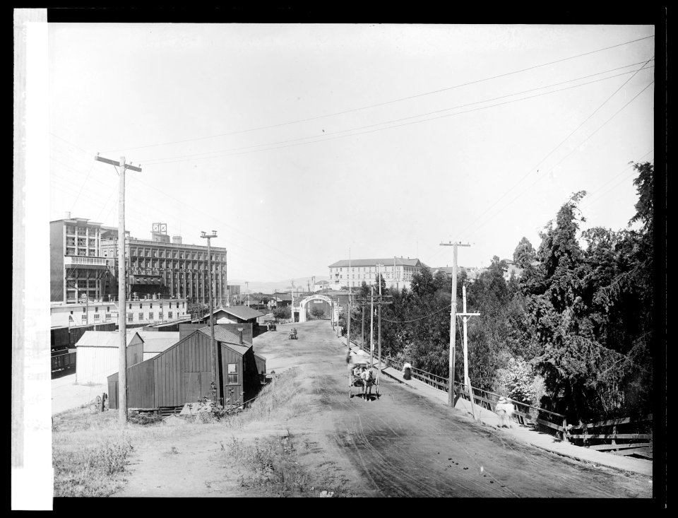 South view of Refinery and entrance to Loring Ave., Crockett, (California) LCCN2016824516