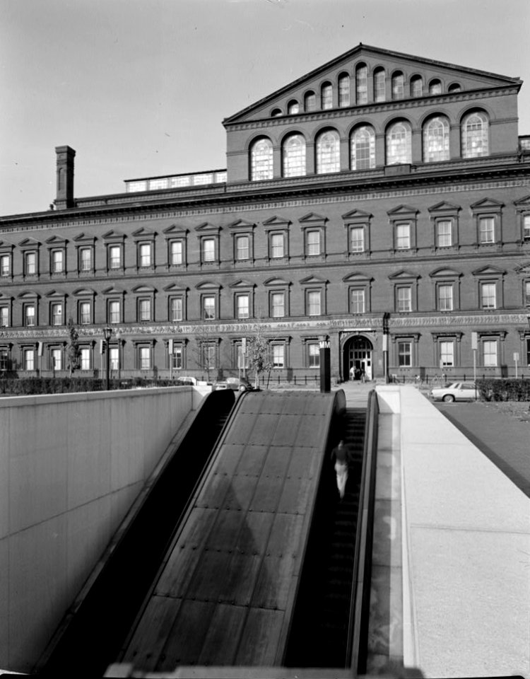 SOUTH FACADE, CENTRAL SECTION