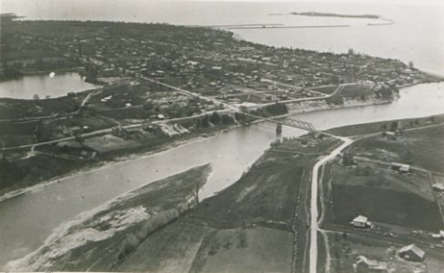 Southamton Ontario from an Aeroplane (HS85-10-37679)