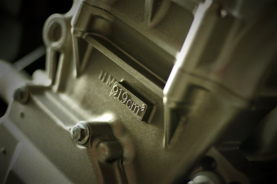 Engine mounting honda cb900f hornet