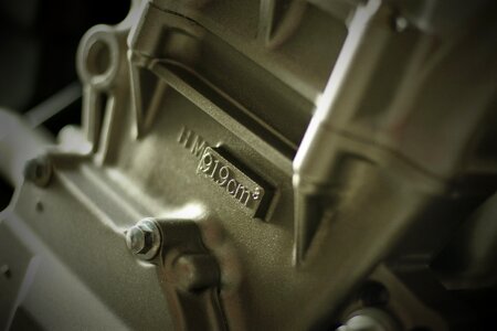 Engine mounting honda cb900f hornet