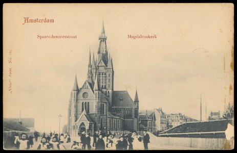 Spaarndammerstraat 7-9 de Maria Magdalenakerk met links de Zaanstraat langs het spoor. Uitgave Vivat, Asmterdam, Afb PBKD00061000006 photo