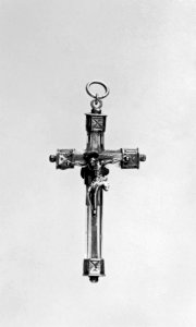 Spanish - Crucifix Pendant - Walters 44436