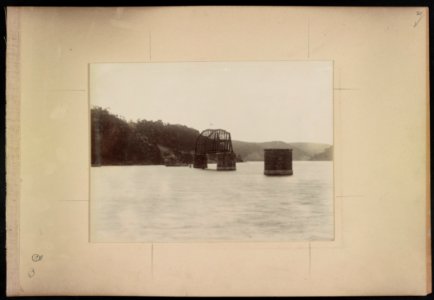 Span of Hawkesbury River Railway Bridge upon piers, New South Wales, Australia LCCN2016651646