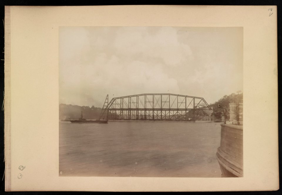 Span of Hawkesbury River Railway Bridge, New South Wales, Australia, on pontoon LCCN2016651650