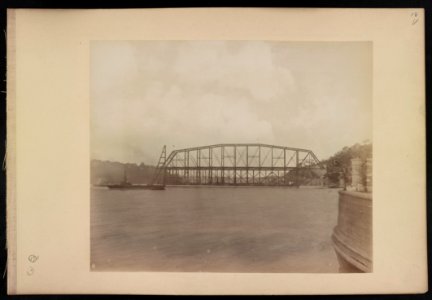 Span of Hawkesbury River Railway Bridge, New South Wales, Australia, on pontoon LCCN2016651650
