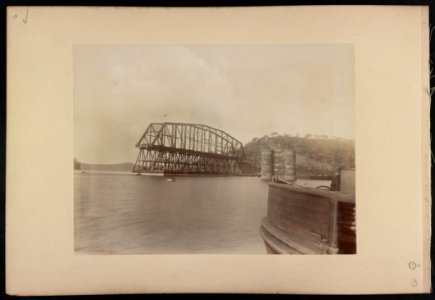 Span of Hawkesbury River Railway Bridge, New South Wales, Australia, on pontoon floating towards piers LCCN2016651651