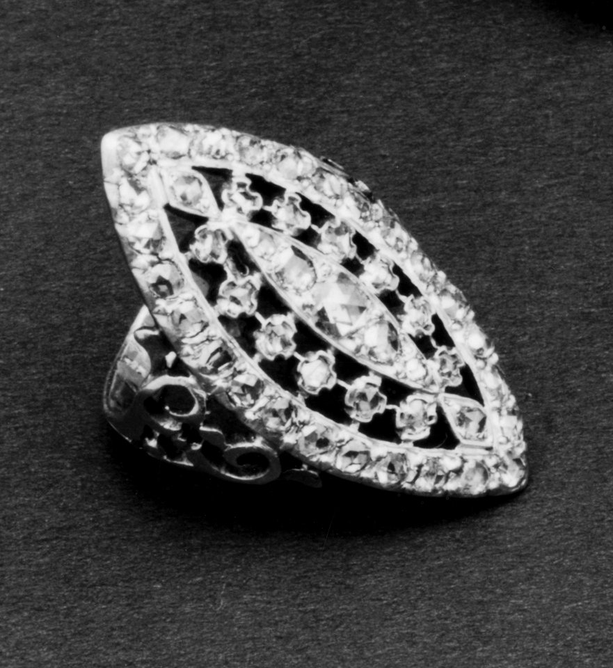 Spanish - Openwork Ring - Walters 571791 - Group