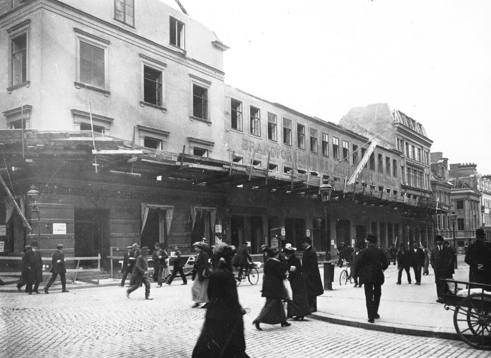 Sparreska palatset, Hamngatan, rivning 1913