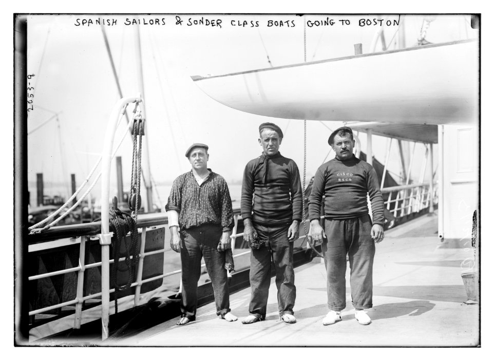 Spanish sailors and sonder class boats going to London LCCN2014688318