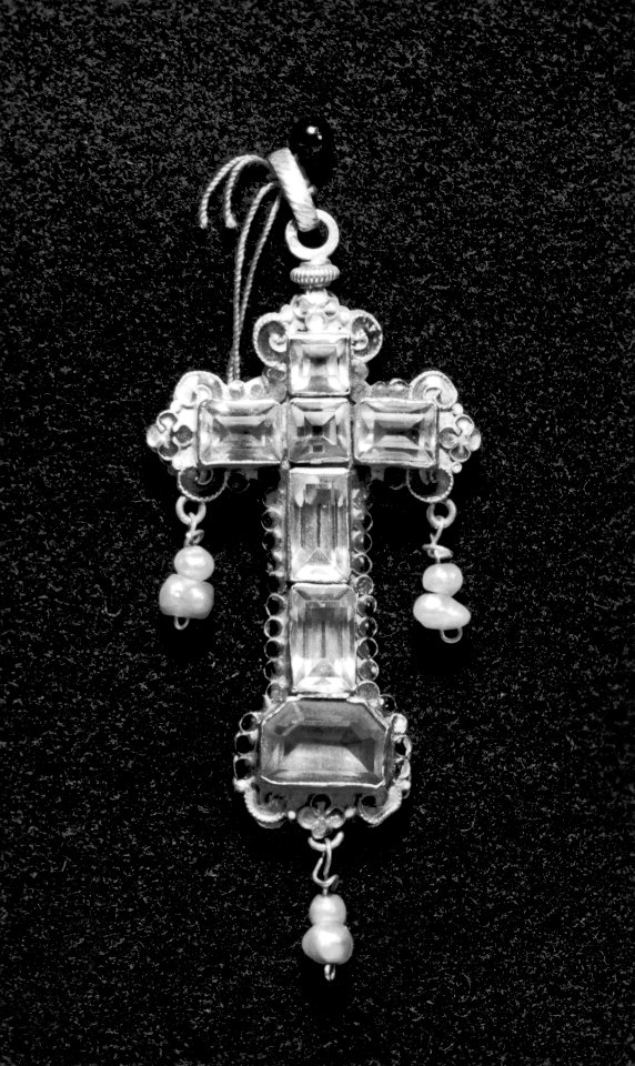Spanish - Crucifix Pendant - Walters 44485