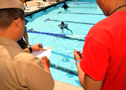 SPAWAR supports SeaPerch San Diego STEM event 130427-N-UN340-008