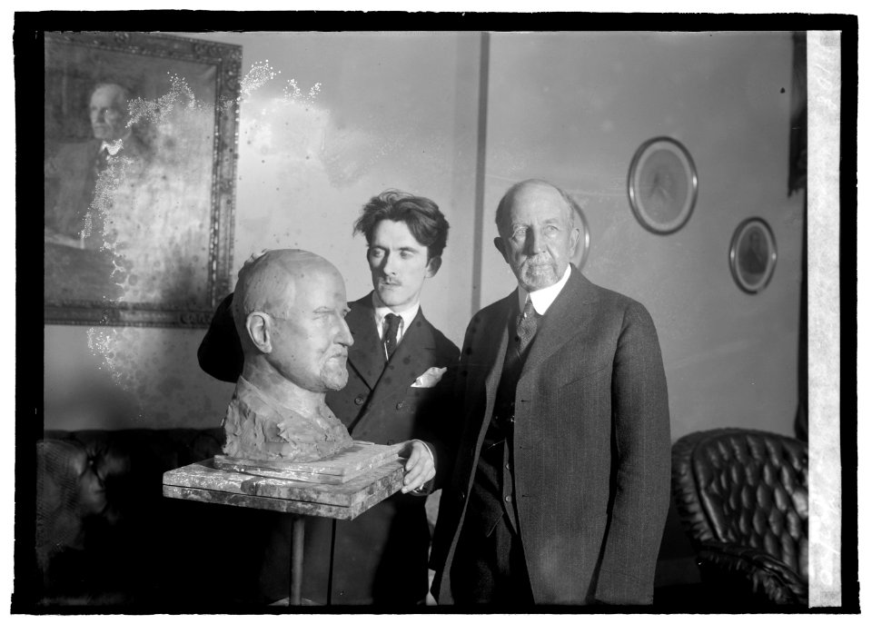 Speaker Gillette & bust, 12-27-20 LCCN2016844899