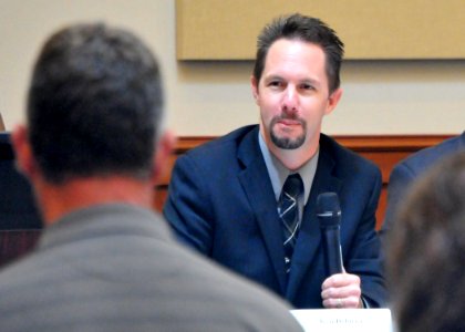 SPAWAR, Industry Help Wounded Warrior Community with Networking Opportunities 130813-N-UN340-004