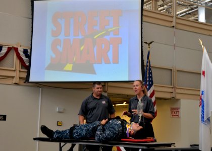 SPAWAR Learns Holiday Season 'S.A.F.E.' Tips 161101-N-UN340-001