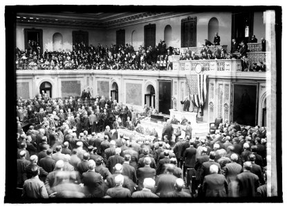 Speaker Gillette (swearing in) 67th Congress, 4-11-21 LCCN2016845080