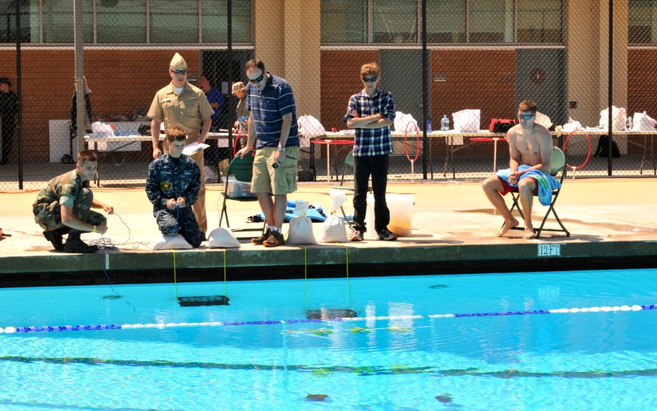 SPAWAR supports SeaPerch San Diego STEM event 130427-N-UN340-009