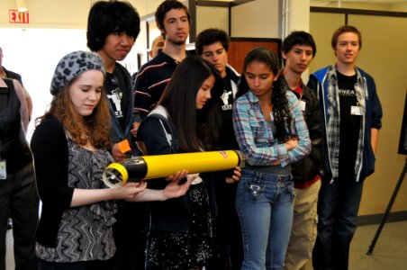 SPAWAR hosts Federal IT Shadow Day for high tech high school students 120308-N-UN340-054