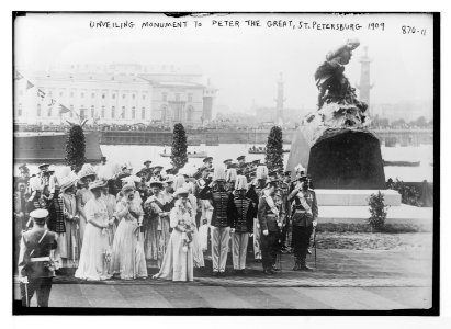 Spectators at unveiling of monument to Peter the Great, St. Petersburg LCCN2014684167
