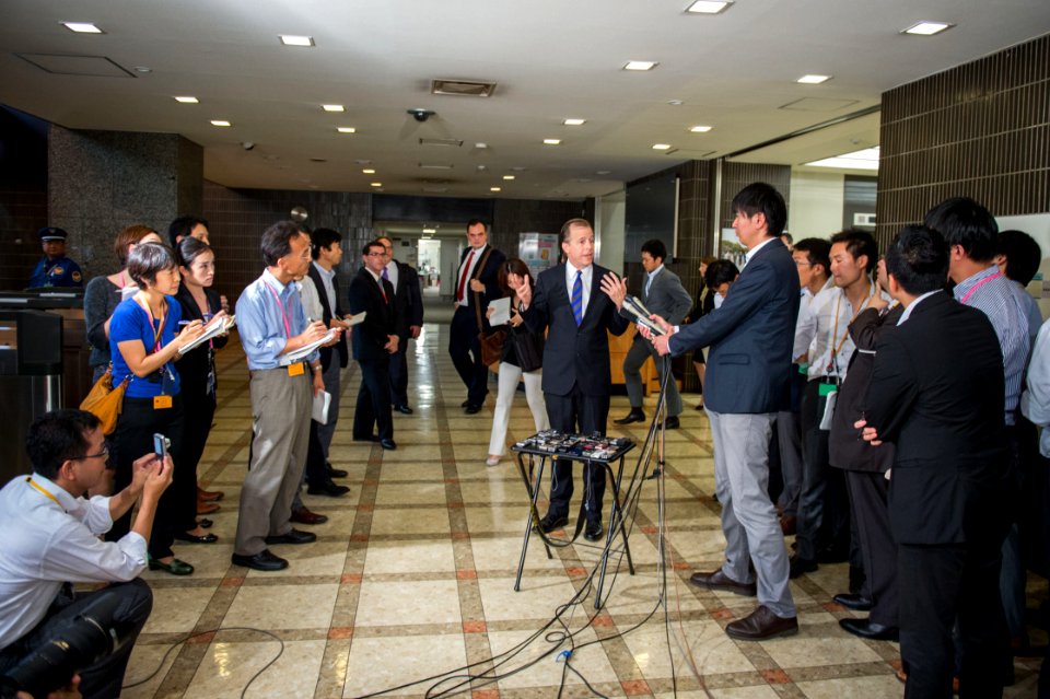 Special Rep for North Korea Davies Addresses the Media in Tokyo - Flickr - East Asia and Pacific Media Hub (1)