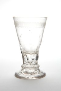 Spetsglas med strödda graverade stjärnor, från omkring 1800 - Skoklosters slott - 93508