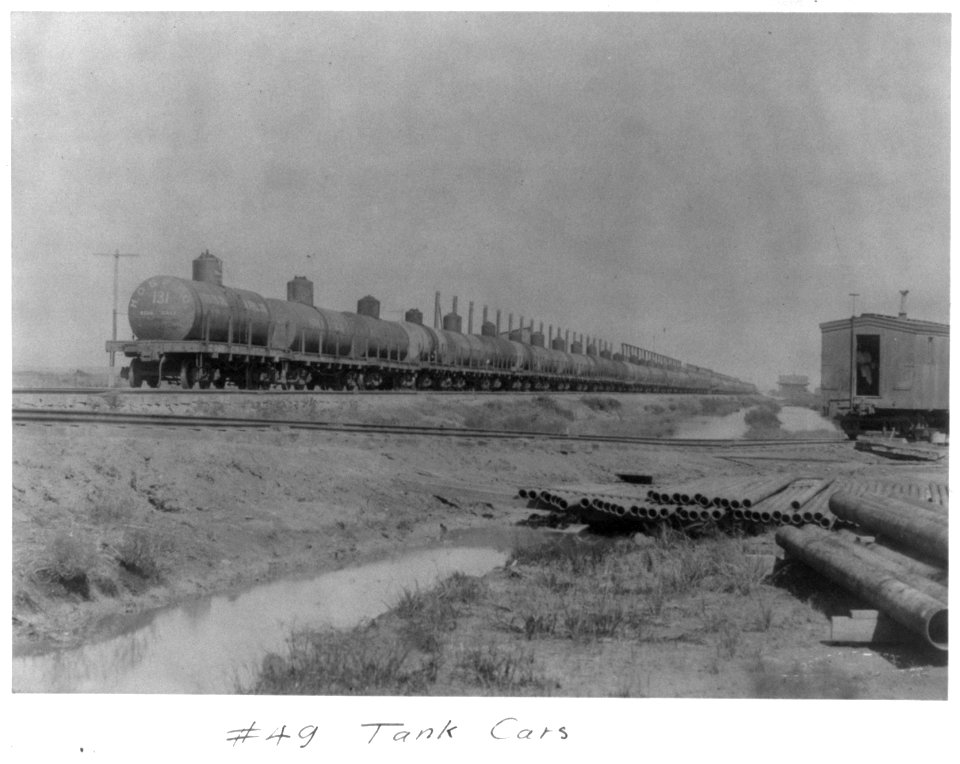 Spindletop, Beaumont, Port Arthur, and vicinity, Texas - oil industry- Tank Cars (on railroad) LCCN2005692243