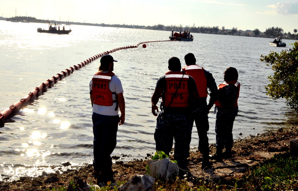 Spill drill 140312-N-YB753-085