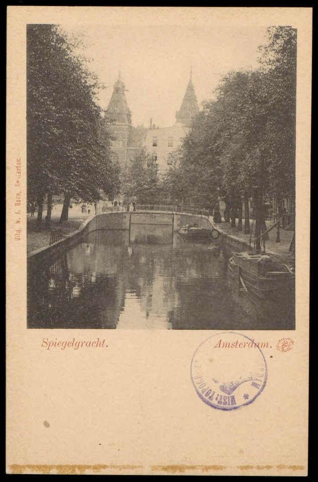 Spiegelgracht gezien naar Lijnbaansgracht. Op de achtergrond het Rijksmuseum. Uitgave N.J. Boon, Amsterdam photo
