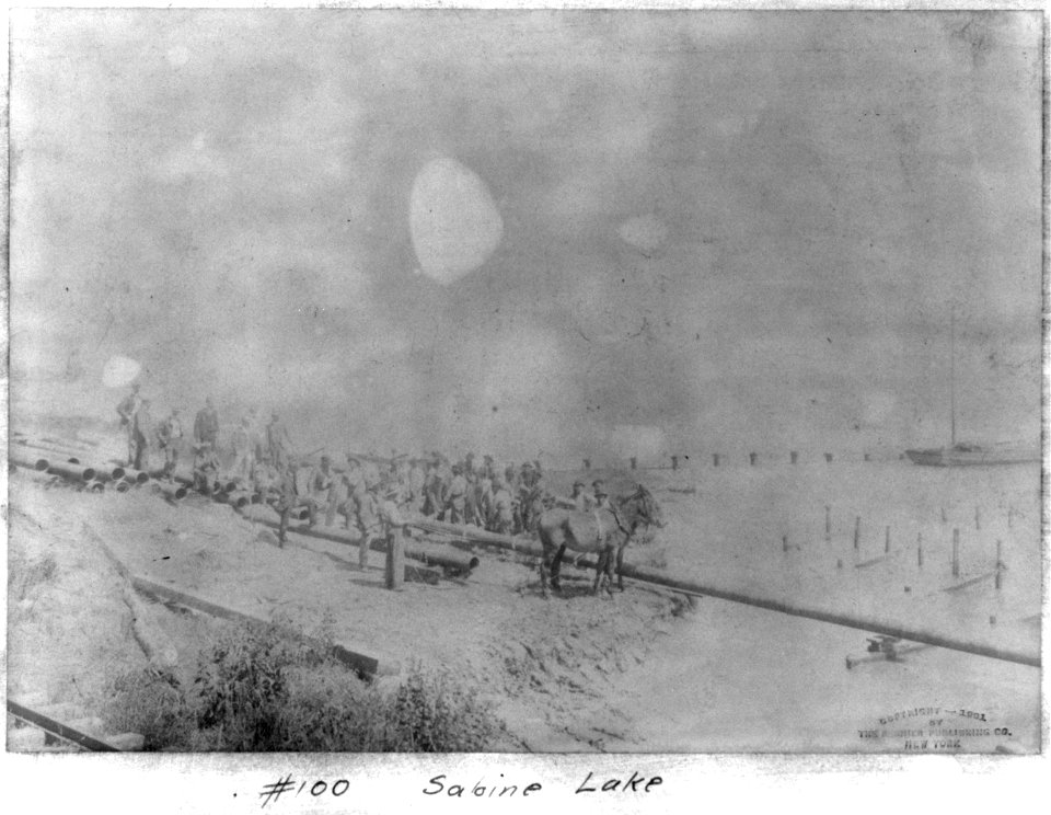 Spindletop, Beaumont, Port Arthur, and vicinity, Texas - oil industry- Sabine Lake (and group of men, pair of horses, oil pipes) LCCN2005692248