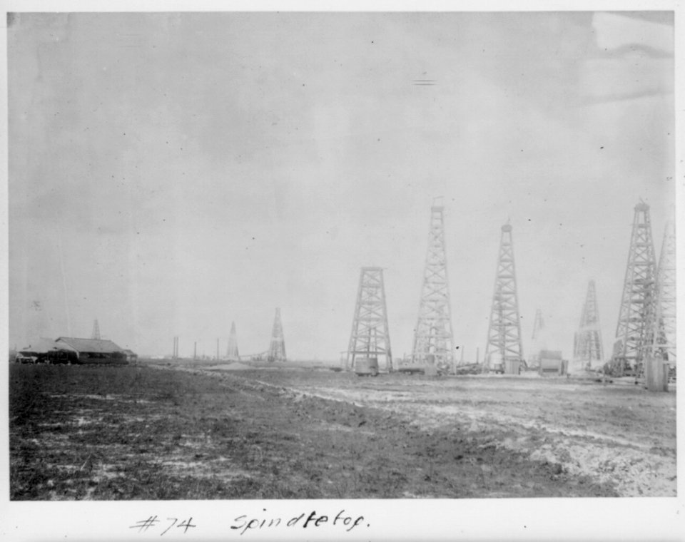 Spindletop (Spindletop, Beaumont, Port Arthur, and vicinity, Texas - oil industry). LCCN2010649518