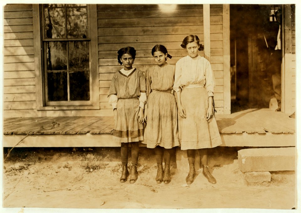 Spinners. Smallest girl - Pearlie Turner, 408 East Long Ave. Been at it 3 years and runs six and seven sides. Her Sister (largest girl) runs only four sides. I found other cases where LOC nclc.01349