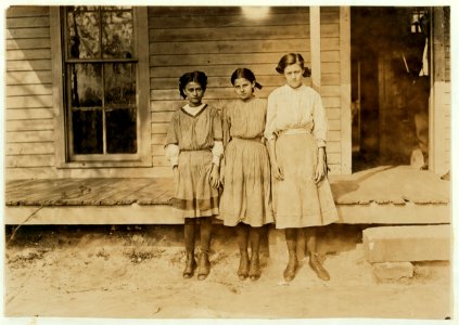 Spinners. Smallest girl - Pearlie Turner, 408 East Long Ave. Been at it 3 years and runs six and seven sides. Her Sister (largest girl) runs only four sides. I found other cases where LOC nclc.01349