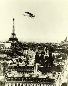 Spirit II in flight over Paris. Built for the San Diego Aerospace Museum. Burned in 1978 n4
