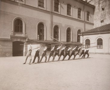 Spjutkastning Gymnastiska Centralinstitutet Stockholm ca 1900, gih0077