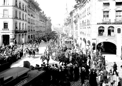 Spitze des Inf Rgt 13 (Berner) in der Spitalgasse - CH-BAR - 3241256