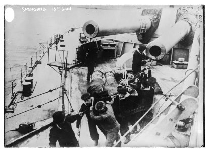Sponging 15 gun LCCN2014704995