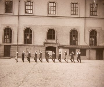 Spjutkastning Gymnastiska Centralinstitutet Stockholm ca 1900, gih0076