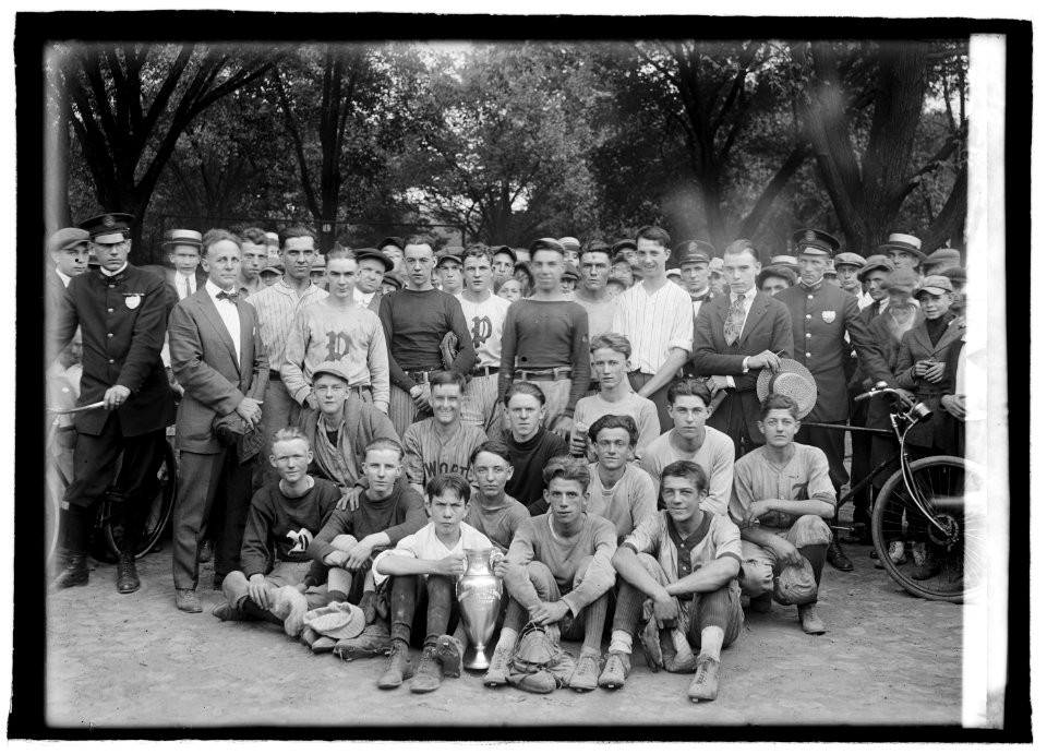 Sports team with trophy LCCN2016822088
