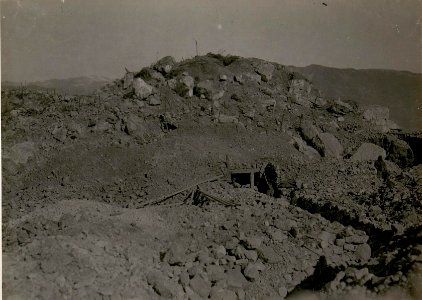 Sprengtrichter am Cimone. (23-II.1918.) (BildID 15513225)