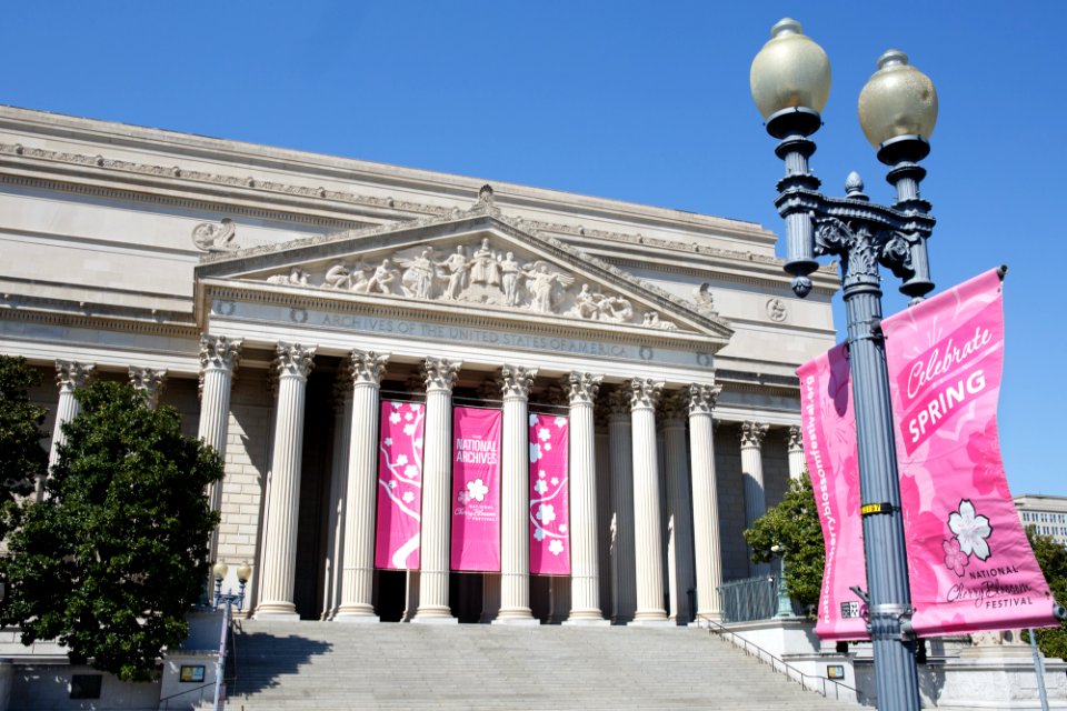Spring at Archives 1 (27243287215)